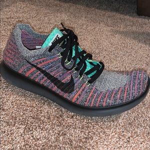 Nike free run flyKnit 👟💙 best offer